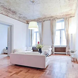  Apartment Beautiful 3 Bedroom In 7th District